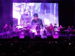 El cantautor chiapaneco regreso a los escenarios en el coso del Cancún.
