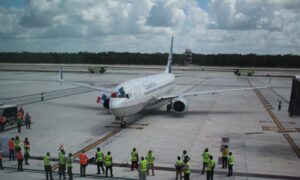 Reciben vuelo inaugural de Copa Airlines en Tulum