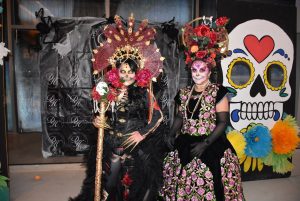 “Brujas y Catrinas”